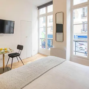 Charming Studio In The Heart Of Belleville Appartamento